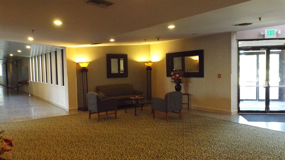 Ramada By Wyndham Wentzville Eksteriør bilde