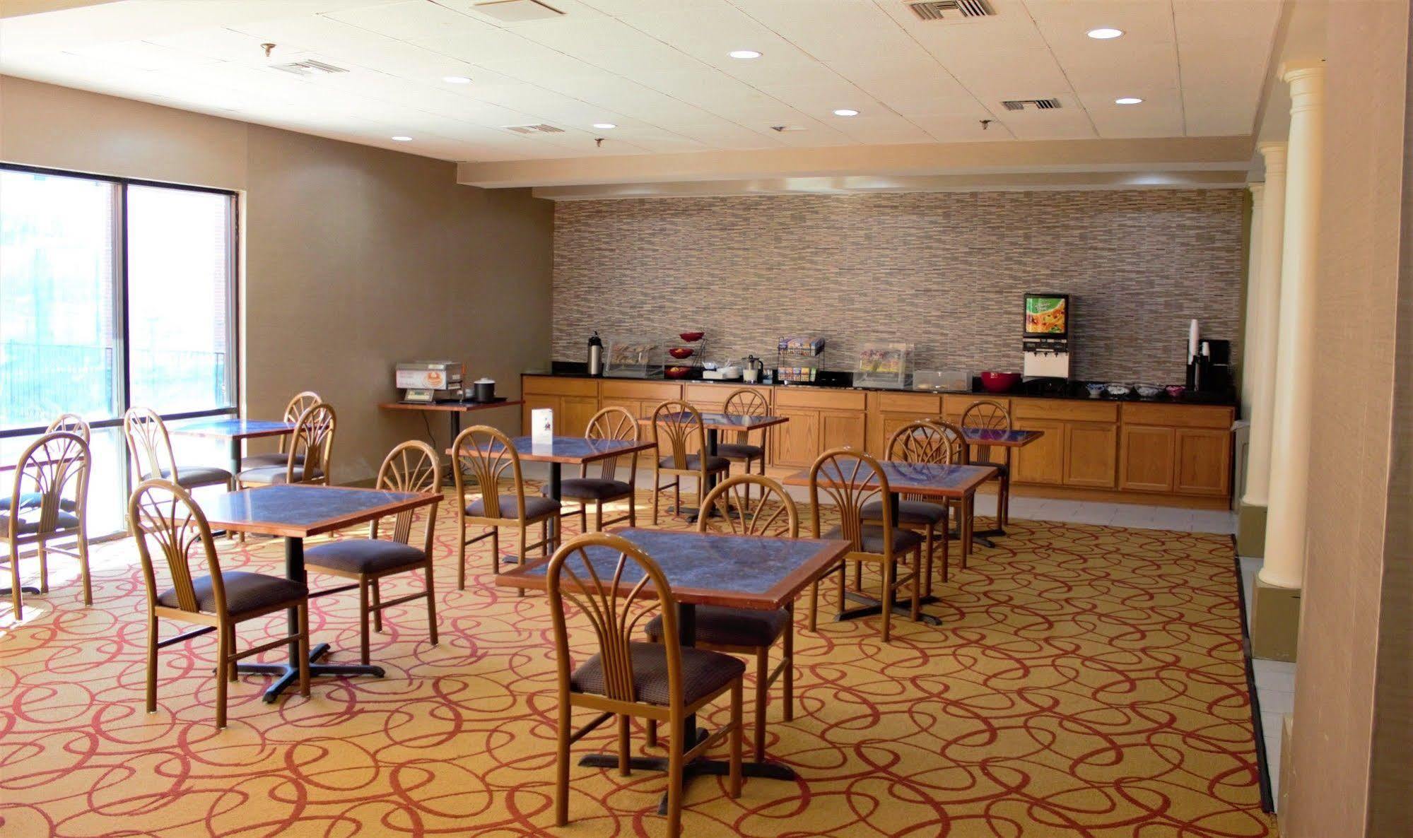 Ramada By Wyndham Wentzville Eksteriør bilde